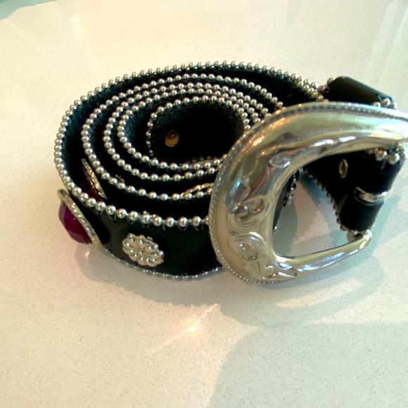 FREE W/purchaseVINTAGE 80’s New condit real leather belt 32 inches length size S - Picture 2 of 10